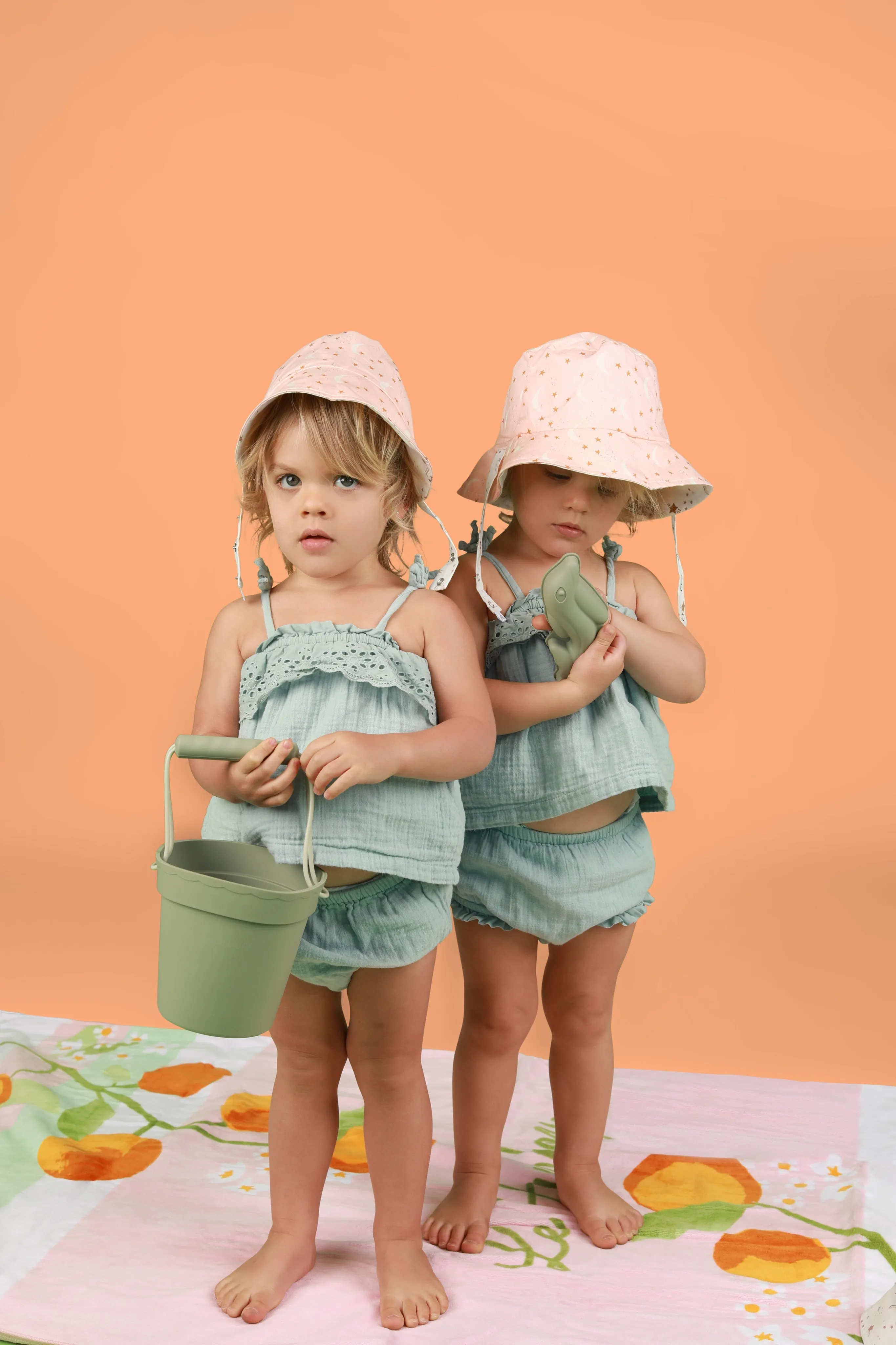Rainbow Daydreams Bucket